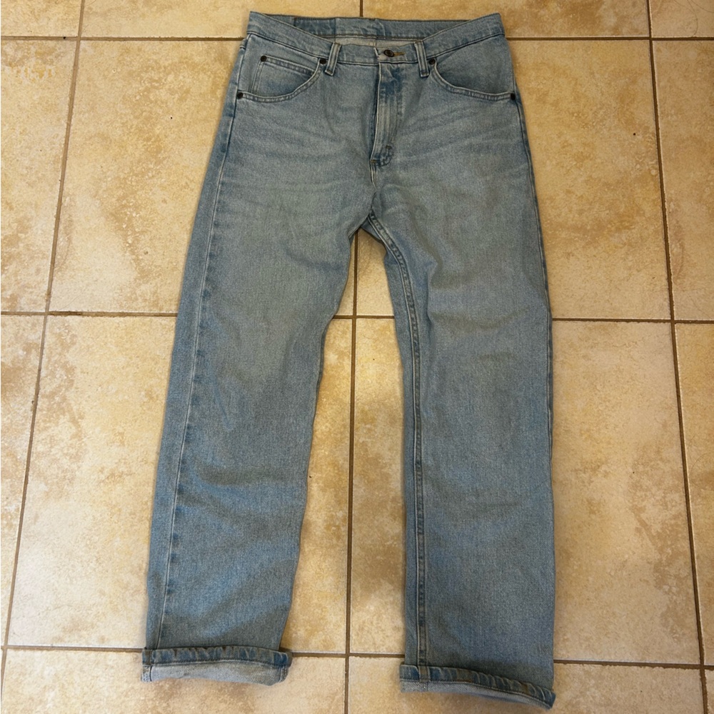 Wrangler Light Wash Relaxed Fit Jeans - Picture 2 of 5